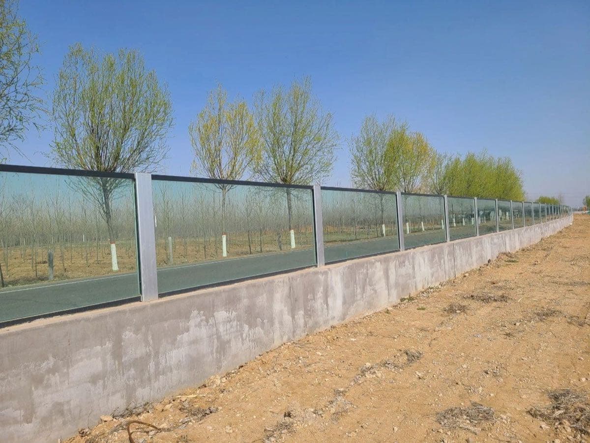 Planning a Glass Flood Wall for a Waterfront